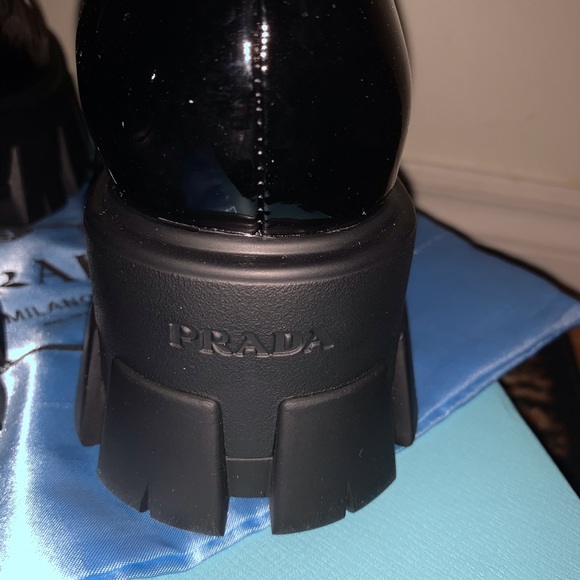 *SOLD* Lug Chelsea boot - Picture 3 of 6